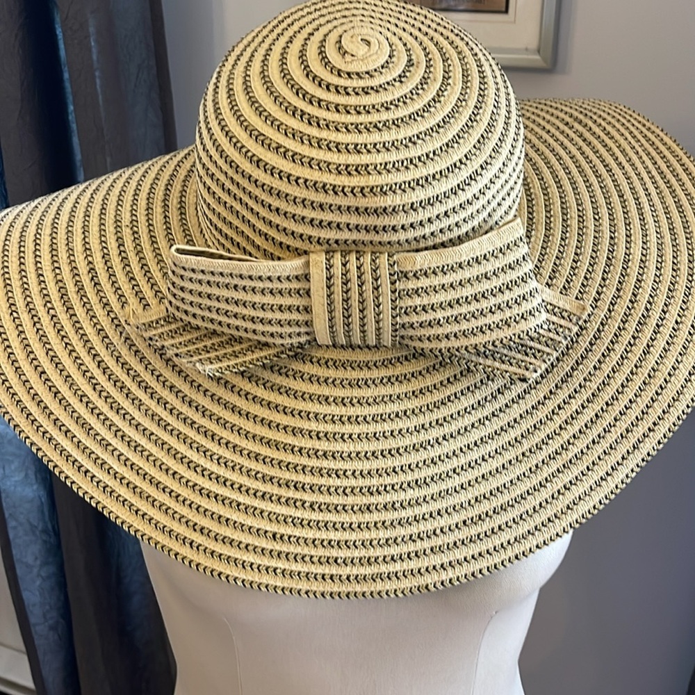 Danielle Meucci Floppy Sun hat with Bow